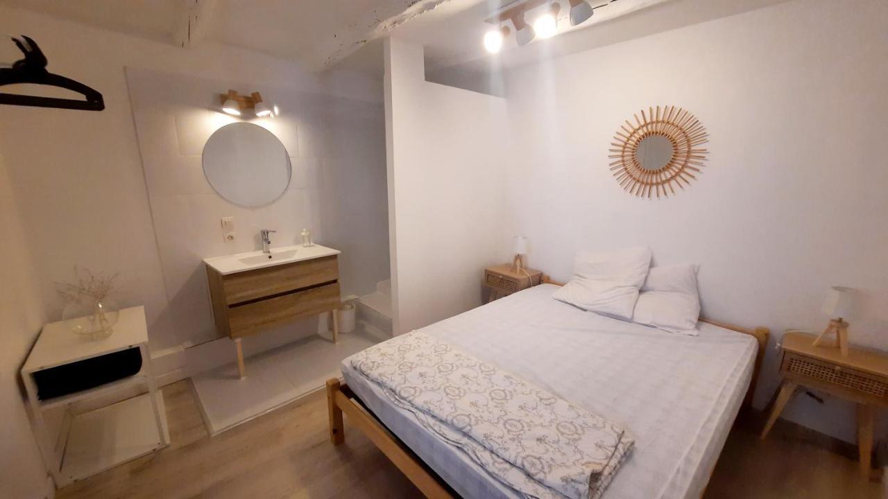Appartement 4 pers refait à neuf dans cour au calme / centre village Bessan Exterior foto